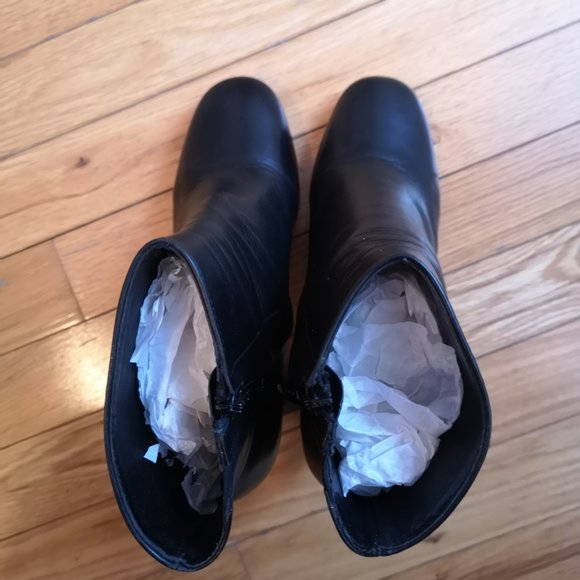 Heel ankle black booties from Comptoir des Cotonniers - Picture 2 of 6